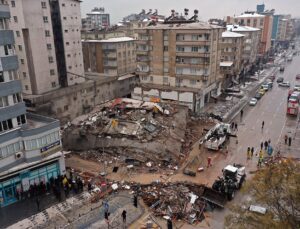 Kahramanmaraş’ta 7.4 büyüklüğünde deprem: 10 kenti vurdu